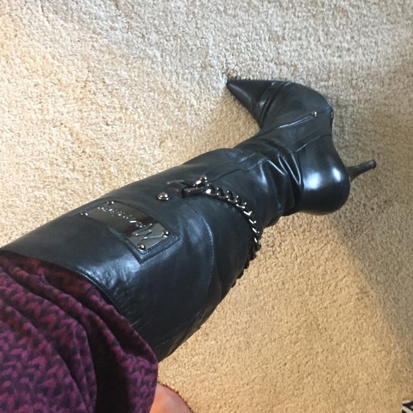 Marciano Shoes - Marciano chain boot logo